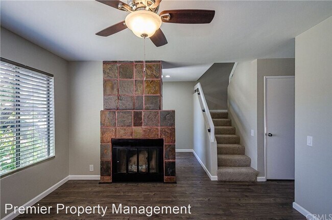 Building Photo - 3 br, 2.5 bath House - 1003 W. Walnut Ave