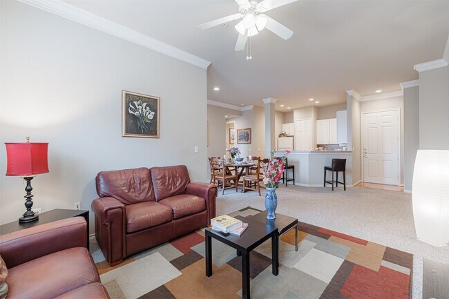 Foto del edificio - 2400 McCue Rd