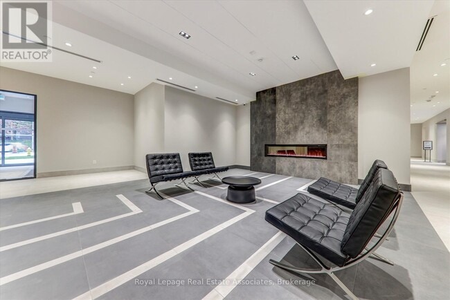 Photo du bâtiment - 3270 Sheppard Ave E