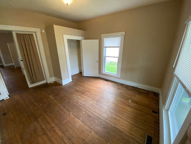 Building Photo - Coming May 1st!! 4 Bedroom, 2 bathroom Hou...