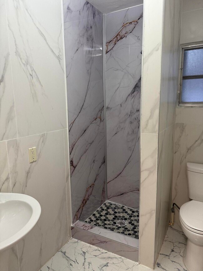 Building Photo - 415 SW 8th St