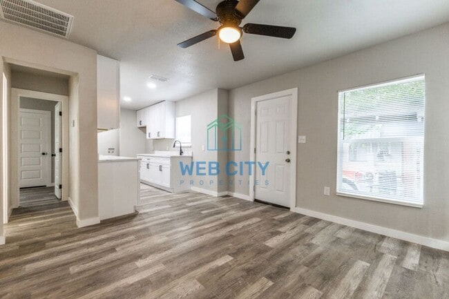 Building Photo - 2638 Burger Ave