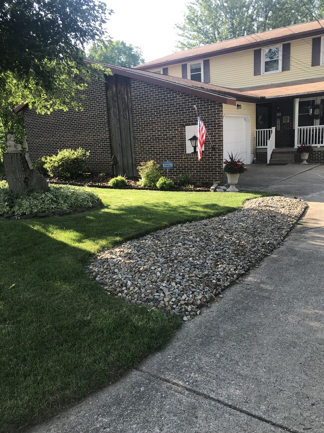 Front of property - 917 Lattavo St NE