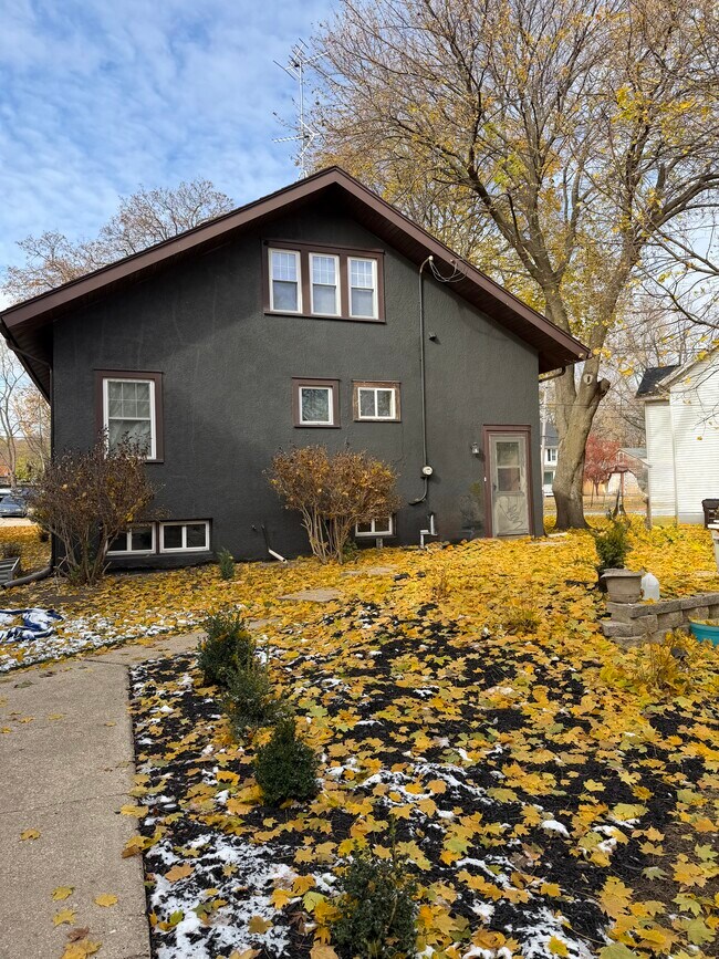 Foto del edificio - 323 S Janesville St