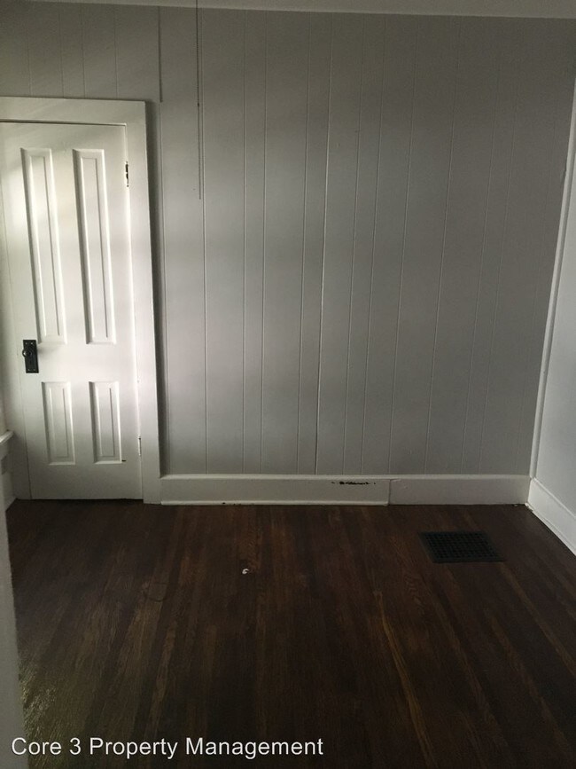 Building Photo - 1 br, 1 bath Apartment - 714 W. Washington