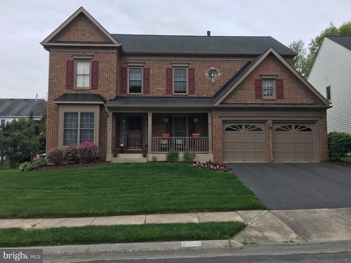Foto principal - 10614 Maplecrest Ln