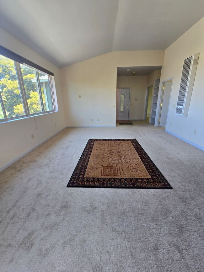 Photo - Beautiful 2nd story unit with beautiful vi... House