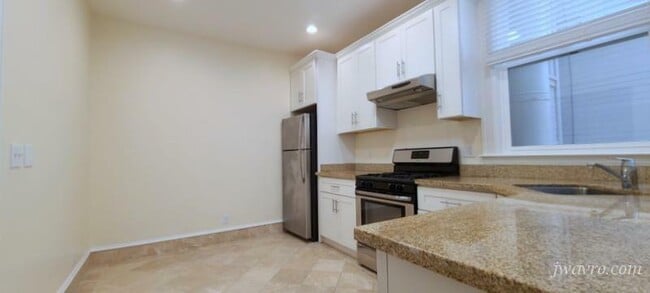 Building Photo - 635 Ashbury St