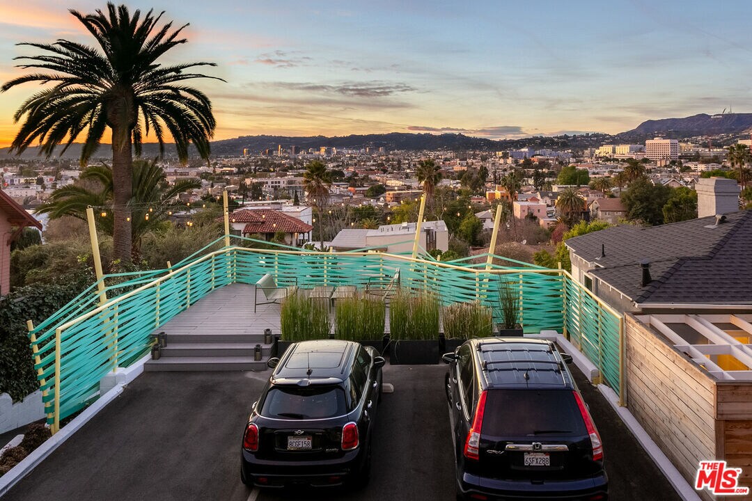 Foto principal - 906 Hyperion Ave