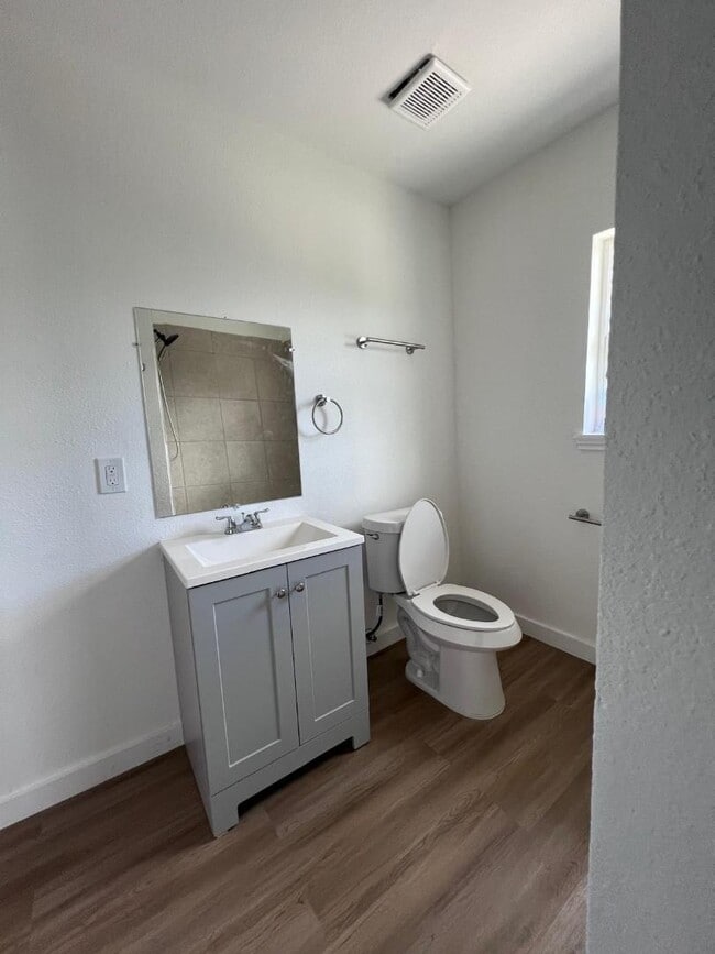 Building Photo - 224 W Pyron Ave