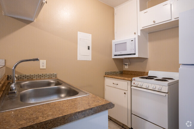 Studio, 1 BA - 300 SF - Pecan Grove Apartments