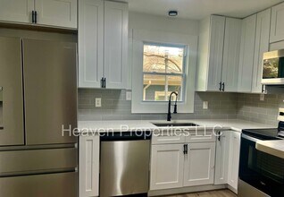 Building Photo - 2531 Crispin Ave