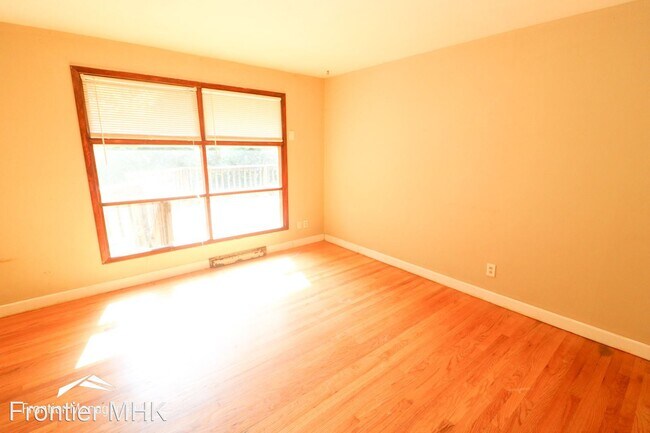 Building Photo - 3 br, 1 bath House - 1106 Woodland St.