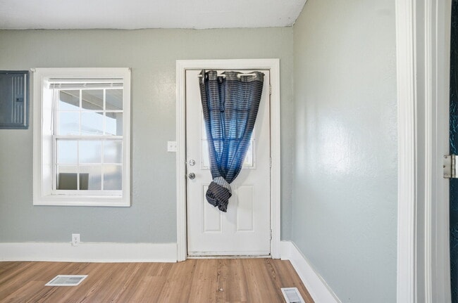 Building Photo - FULLY REMODELED 3 BED, 1.5 BATH HOME FOR RENT IN SUFFOLK!