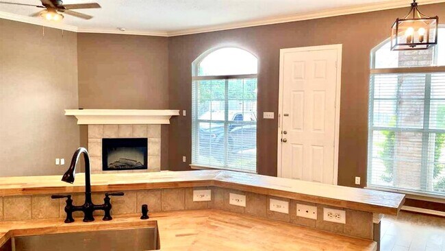 Building Photo - 12755 Mill Ridge Dr