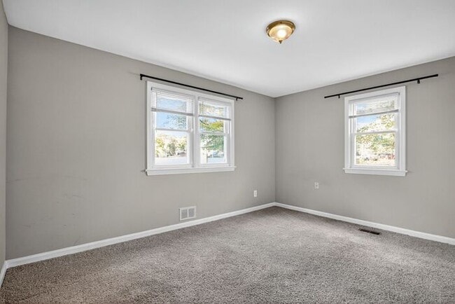 Foto del edificio - 4984 Leonardtown Rd