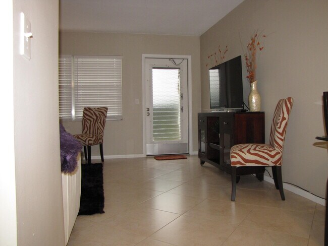 Building Photo - 344 Brighton I
