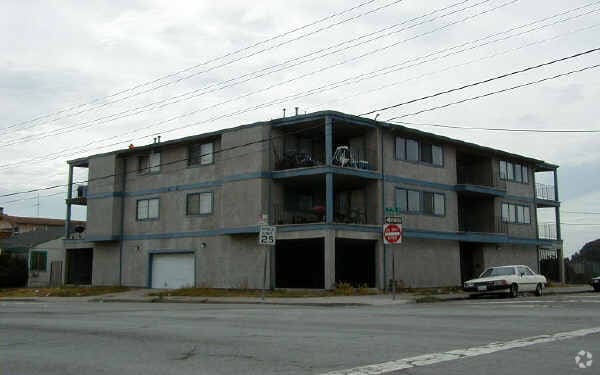 Building Photo - 3640 Chanslor Ave