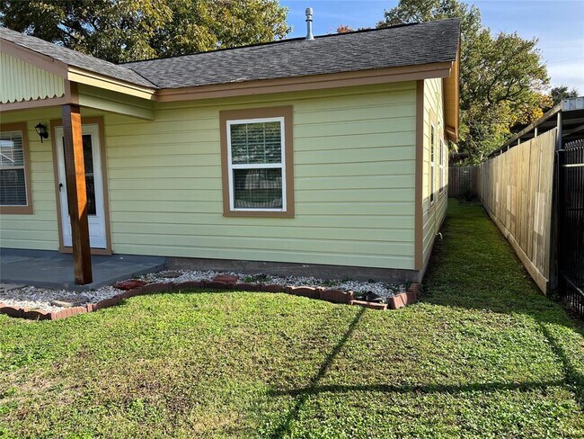 Building Photo - 4818 Cetti St