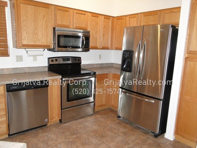 Building Photo - Lovely Newer 3 Bedroom, 2 Bath House for R...