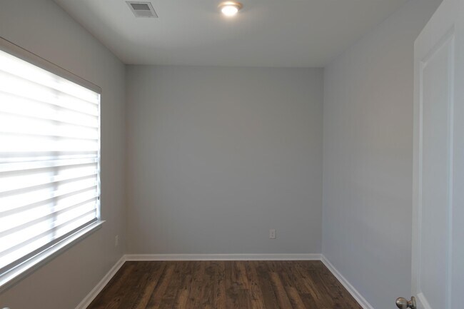 Building Photo - 104 Preservation Dr