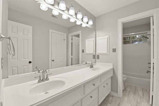 Foto del edificio - 1915 Lytham Ln