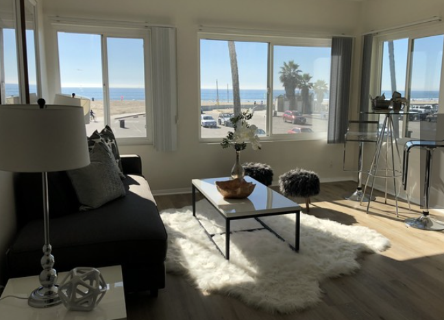 Unit #4 living room. - 2209 Ocean Front Walk