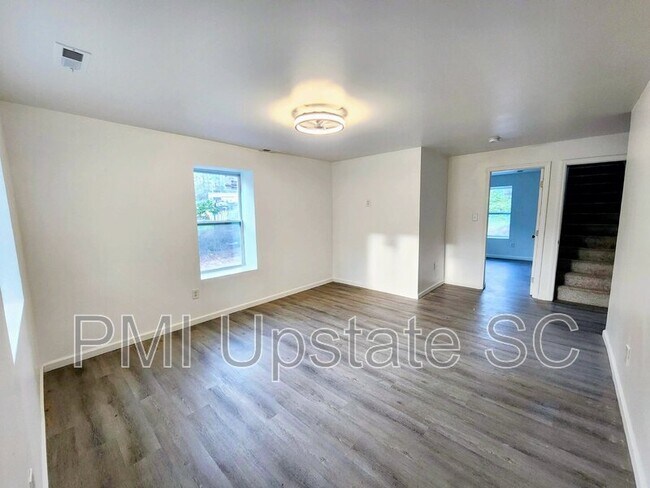 Building Photo - 943 S Irwin Ave