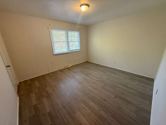 Building Photo - 618 Eastview Ct