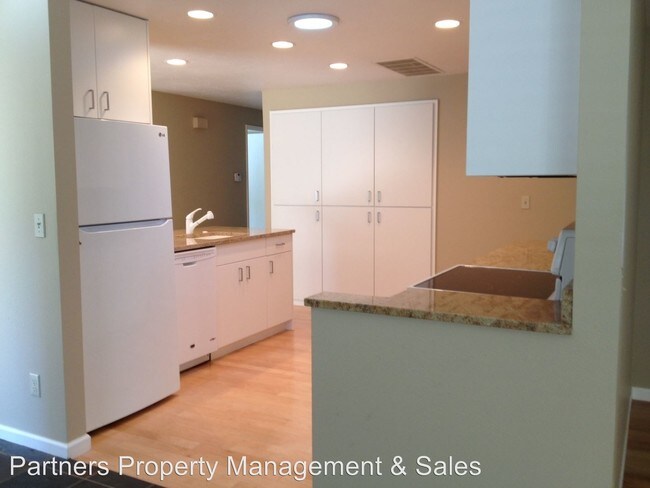 Building Photo - 61248 Kwinnum Dr