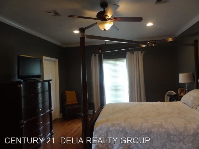 Building Photo - 4 br, 2 bath House - 1630 Line Drive