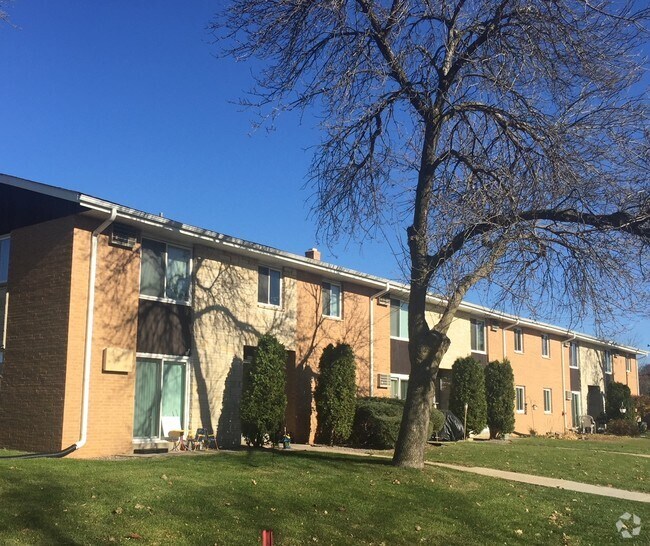 Root Creek Apartments under 600 Milwaukee, WI 4 Rentals