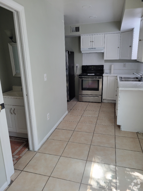 Building Photo - 14102 Village Terrace Dr