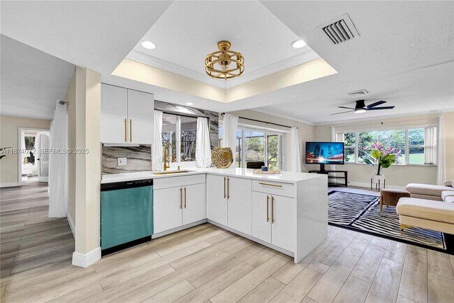 Foto del edificio - 5706 Guava Dr