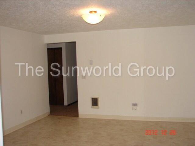 Building Photo - 814 SE 141st Ave