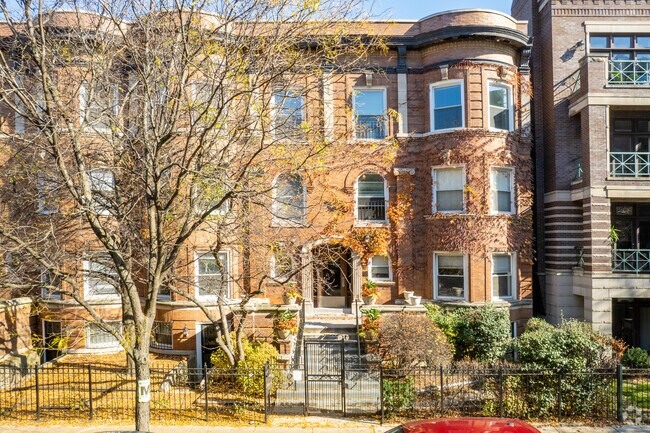 Building Photo - 4051 N Sheridan Rd
