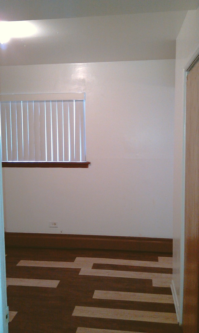 Bed Room - 833 E 90th St