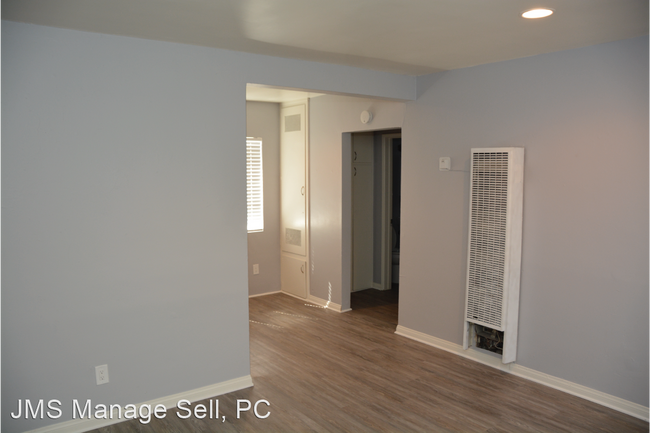 Building Photo - 609 W 7th St