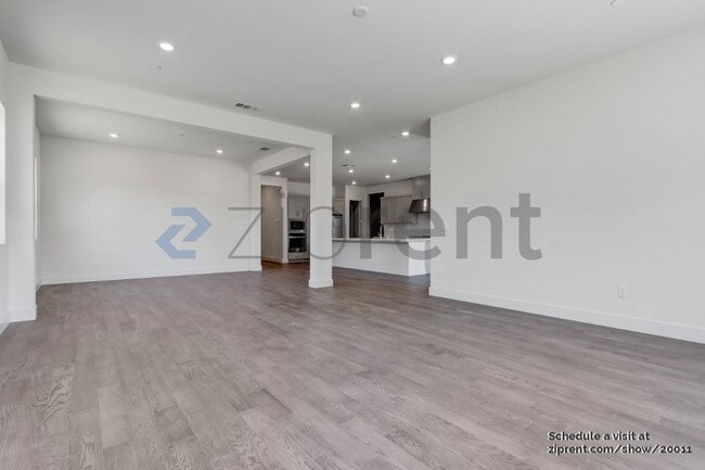 Building Photo - Unit