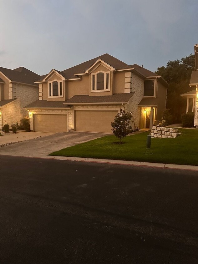 Foto principal - 3300 Forest Creek Dr