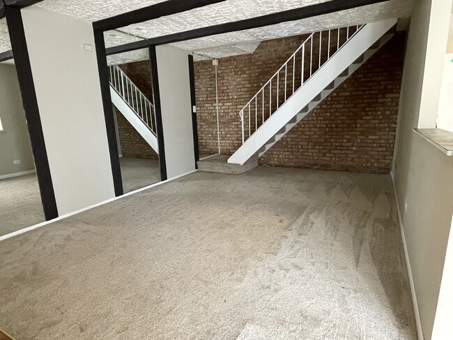 Building Photo - 180 Betty Ct