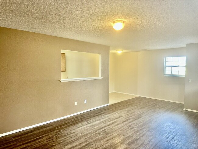 Building Photo - 1909 Cypress Pl