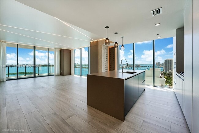 Foto del edificio - 788 NE 23rd St