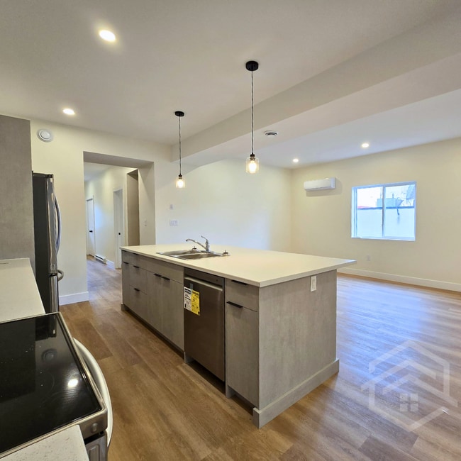 Building Photo - 2-Bedroom Upper Unit in Ingersoll!!