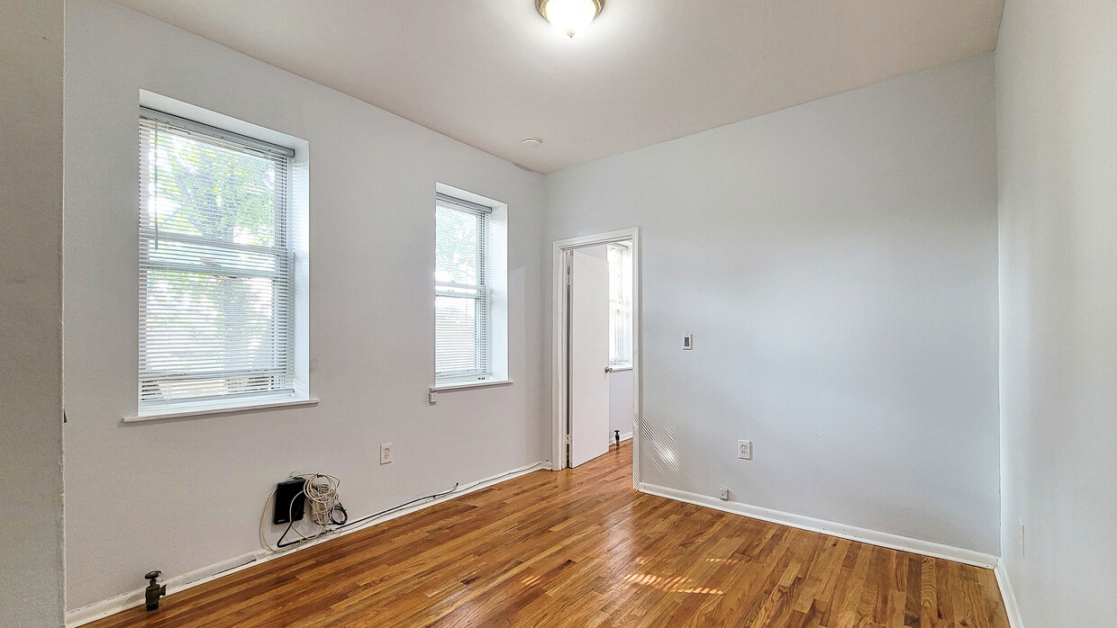 Primary Photo - 127 Jewell St