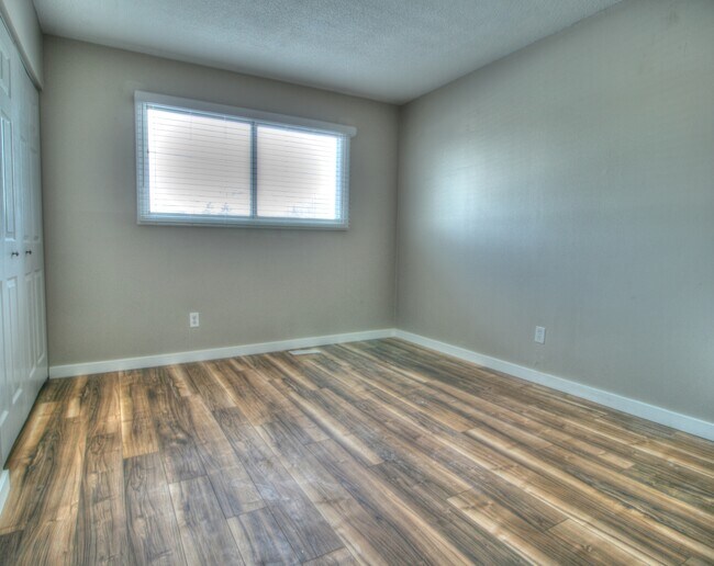 Photo du bâtiment - 1703-142A 42a St