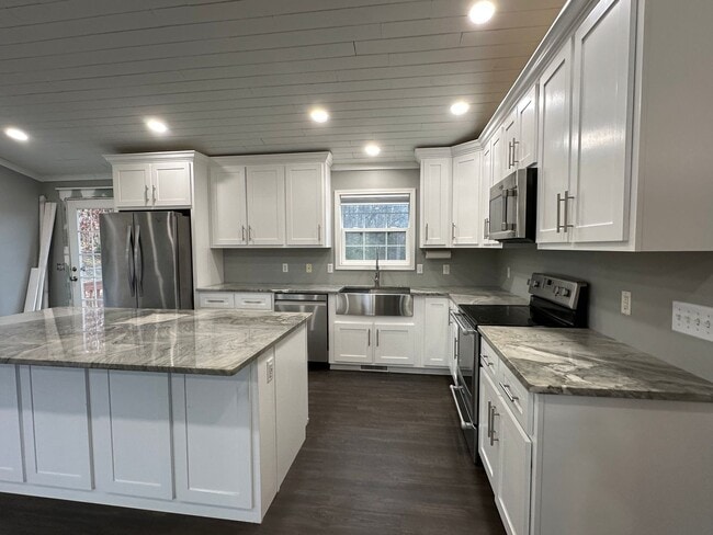 Foto del edificio - 4 Bedroom/3 Bathroom House in Piney Flats, TN