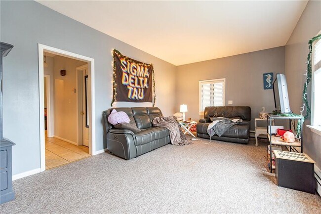 Building Photo - 40 Hemlock Ave