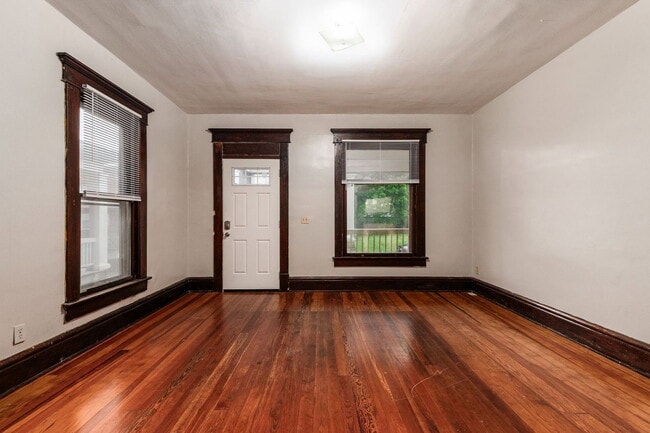 Building Photo - 25 E Blake Ave