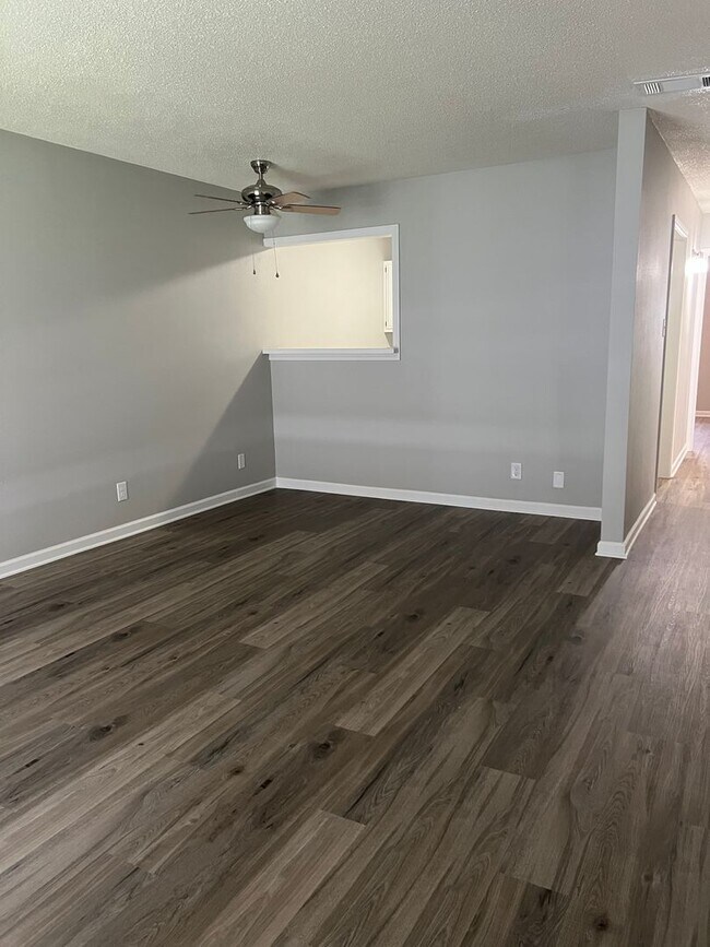 Foto del edificio - Remodeled Apartment 2 Bed / 1 Bath